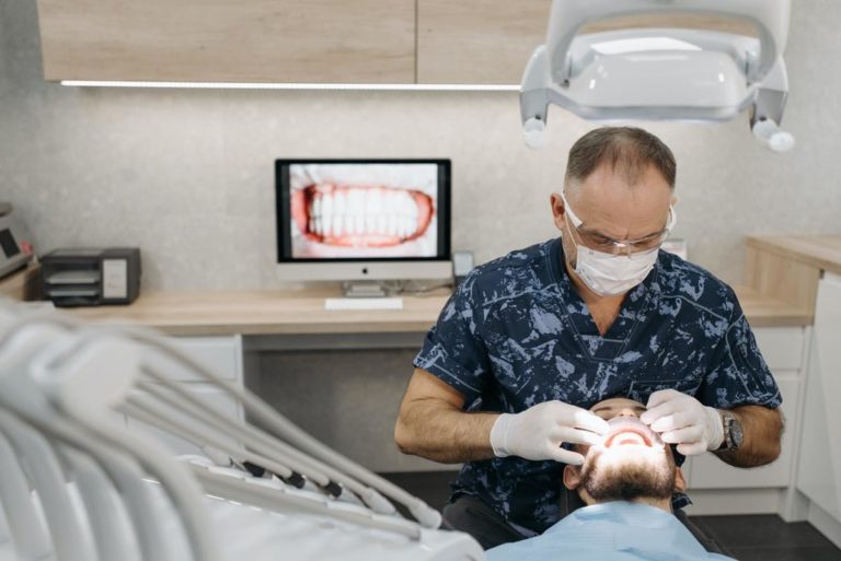 Chirurgia stomatologiczna – zakres usług
